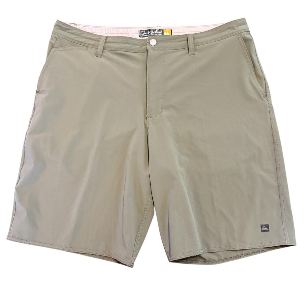 Quiksilver Men’s Waterman olive green board shorts, swim, some stretch Size 38